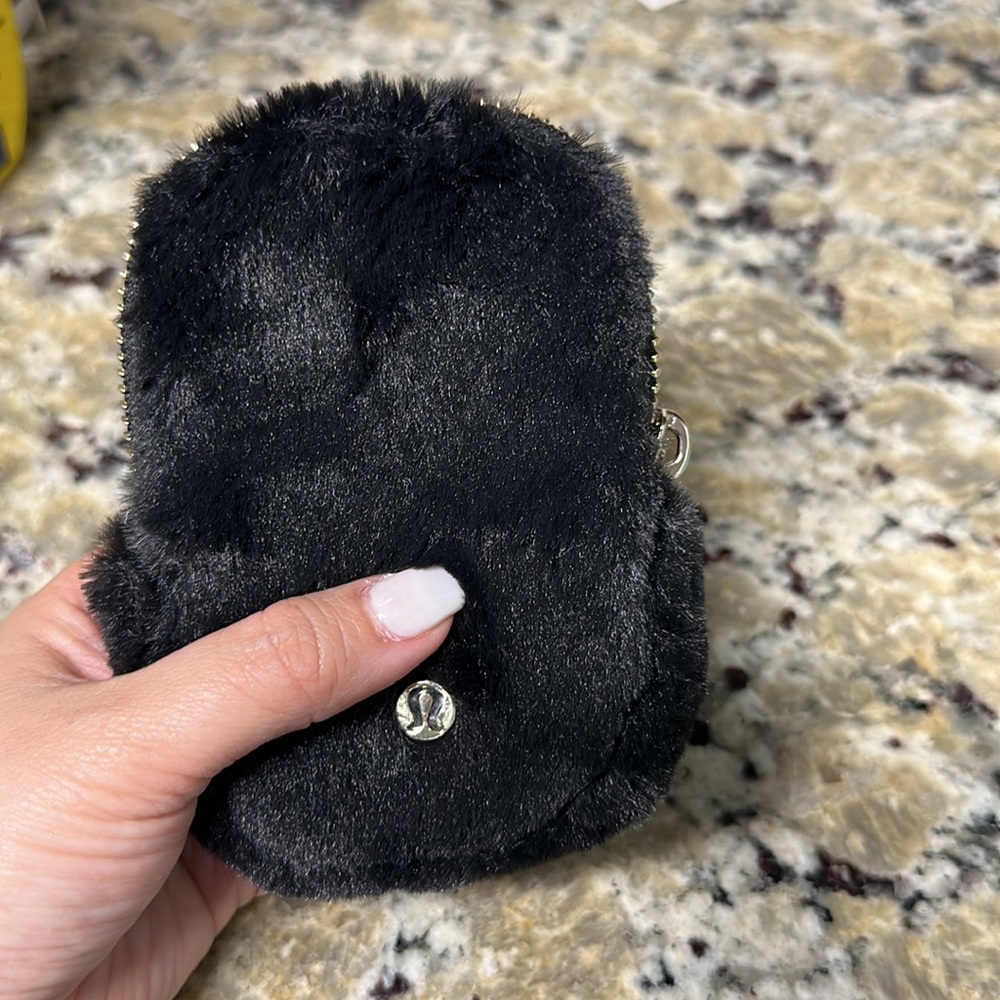 Lululemon clippable nano pouch “plush fleece”